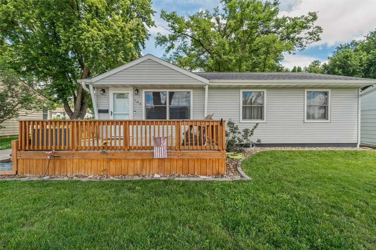 704 E 24th Street S, Newton, IA 50208 - #1
