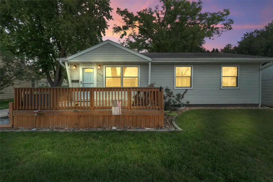 704 E 24th Street S, Newton, IA 50208 - #2