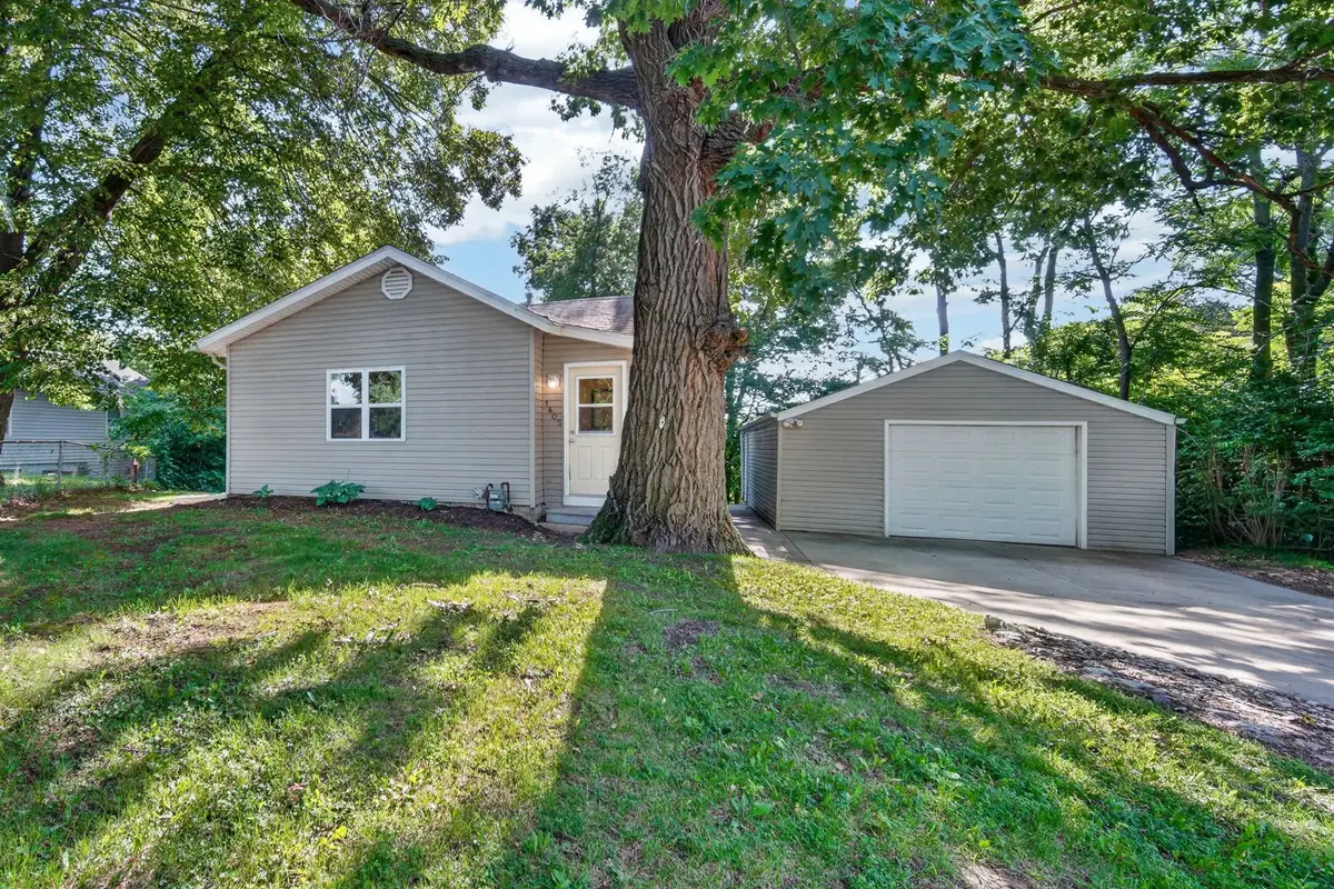 1405 E 37th Street, Des Moines, IA 50317 - #1