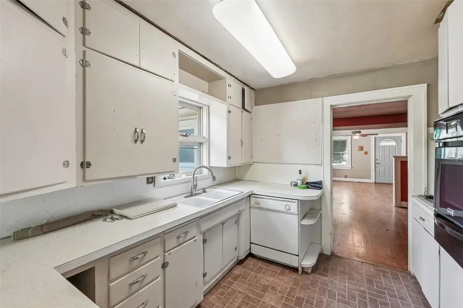 214 E 14th Street N, Newton, IA 50208 - #2