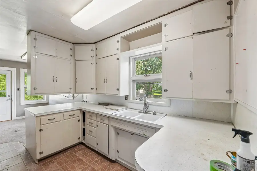 214 E 14th Street N, Newton, IA 50208 - #3