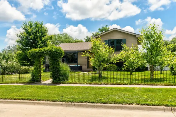 2304 Parkhill Drive, Norwalk, IA 50211