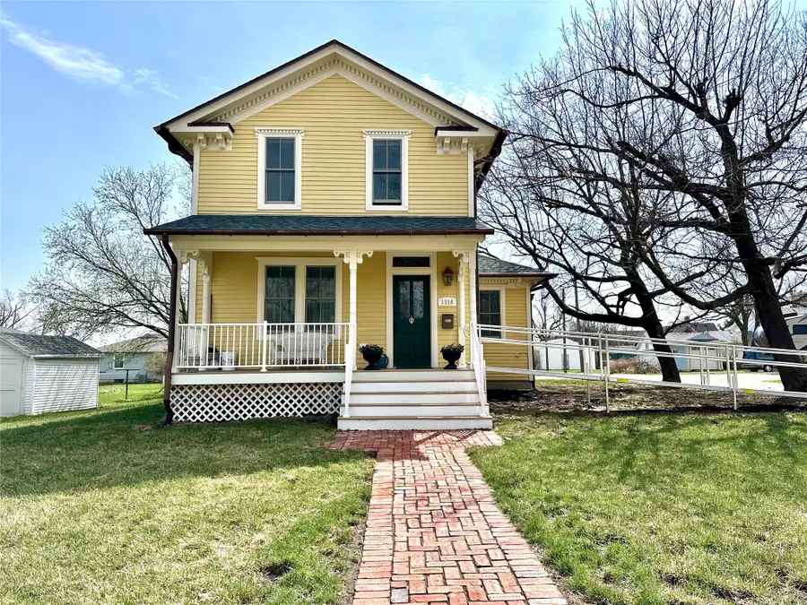 1316 4th Avenue, Grinnell, IA 50112 - #2