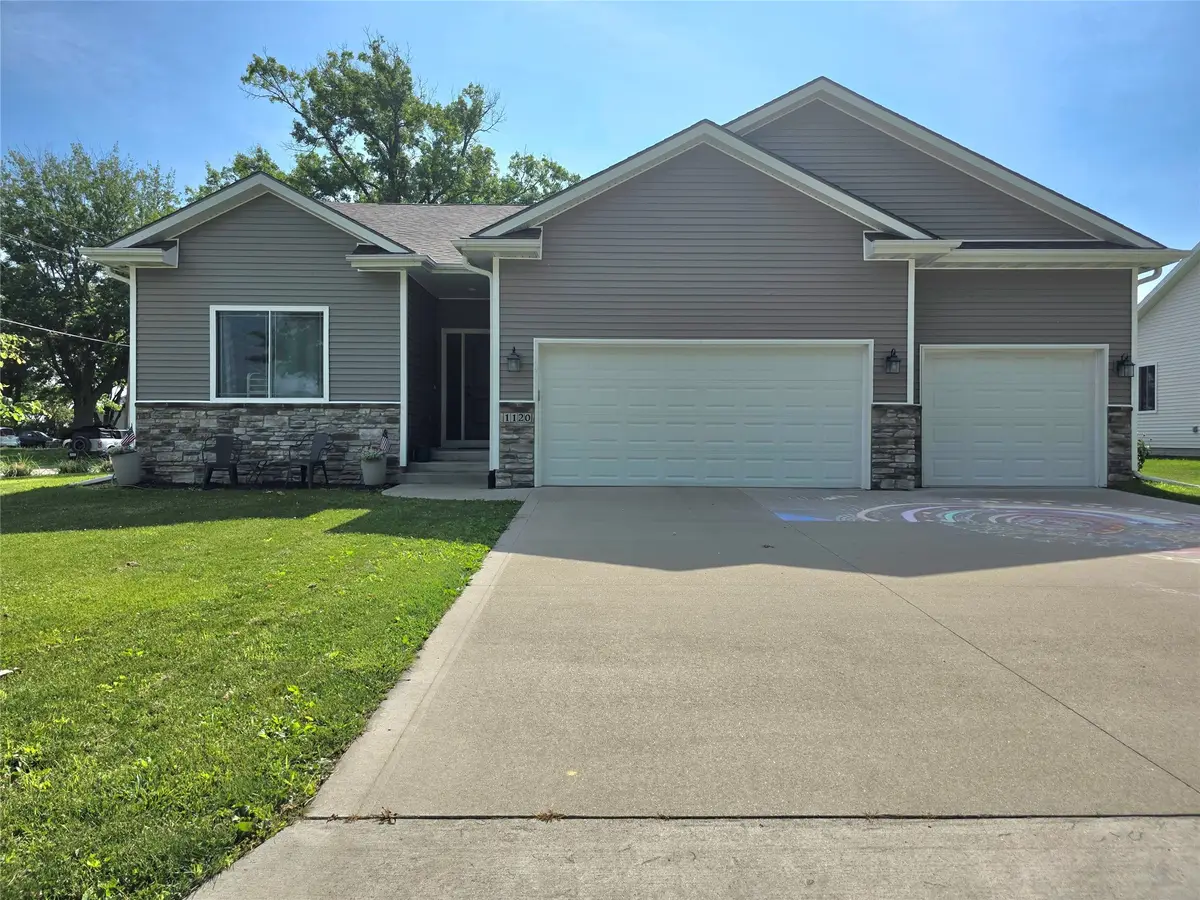 1120 N 17th Street, Chariton, IA 50049 - #1