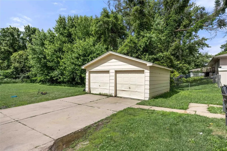 707 & 715 E Mckinley Avenue, Des Moines, IA 50315 - #2