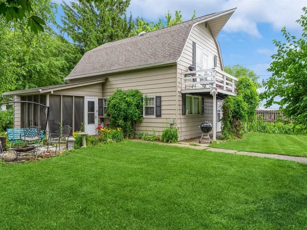 110 E 20th Street N, Newton, IA 50208 - #1