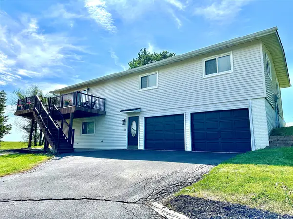 21 Eagle Drive, Grinnell, IA 50112