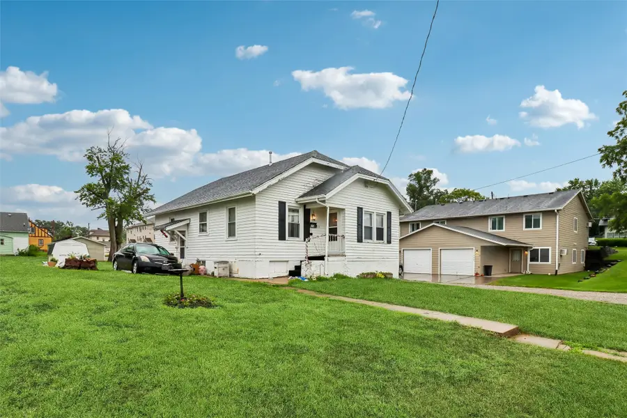 114 W 11th Street N, Newton, IA 50208 - #2