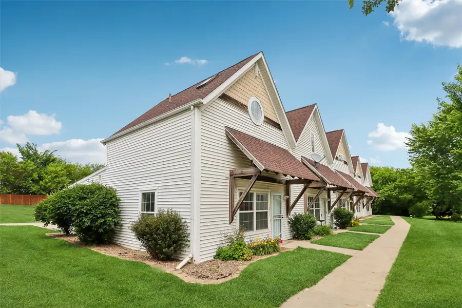 1213 10th Avenue Nw, Altoona, IA 50009 - #3