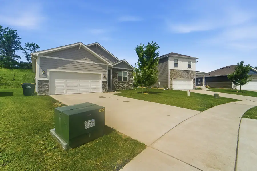 4220 Dakota Circle, Waukee, IA 50263 - #2