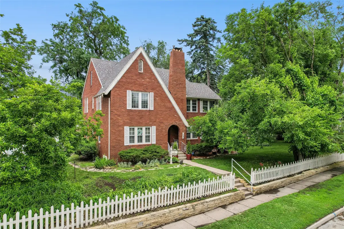 1094 28th Street, Des Moines, IA 50311 - #1