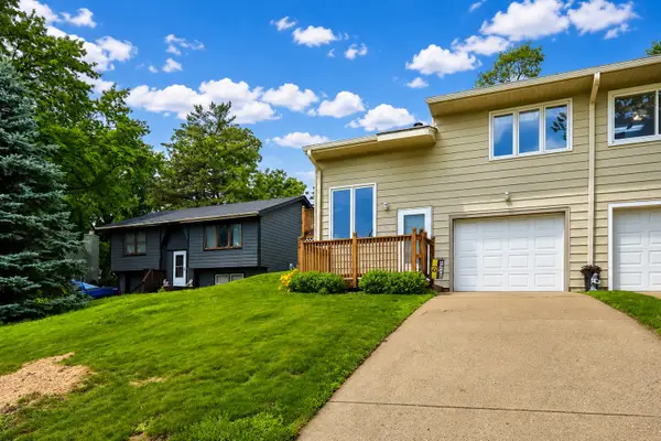 124 E Hughes Circle, Des Moines, IA 50315