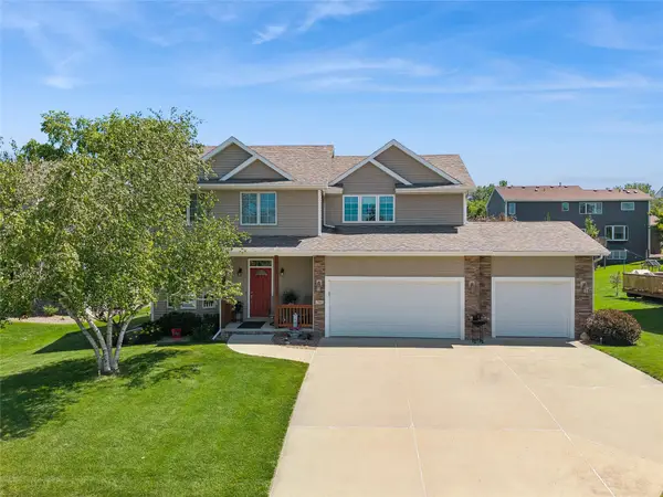 7502 Barnsley Drive, Johnston, IA 50131