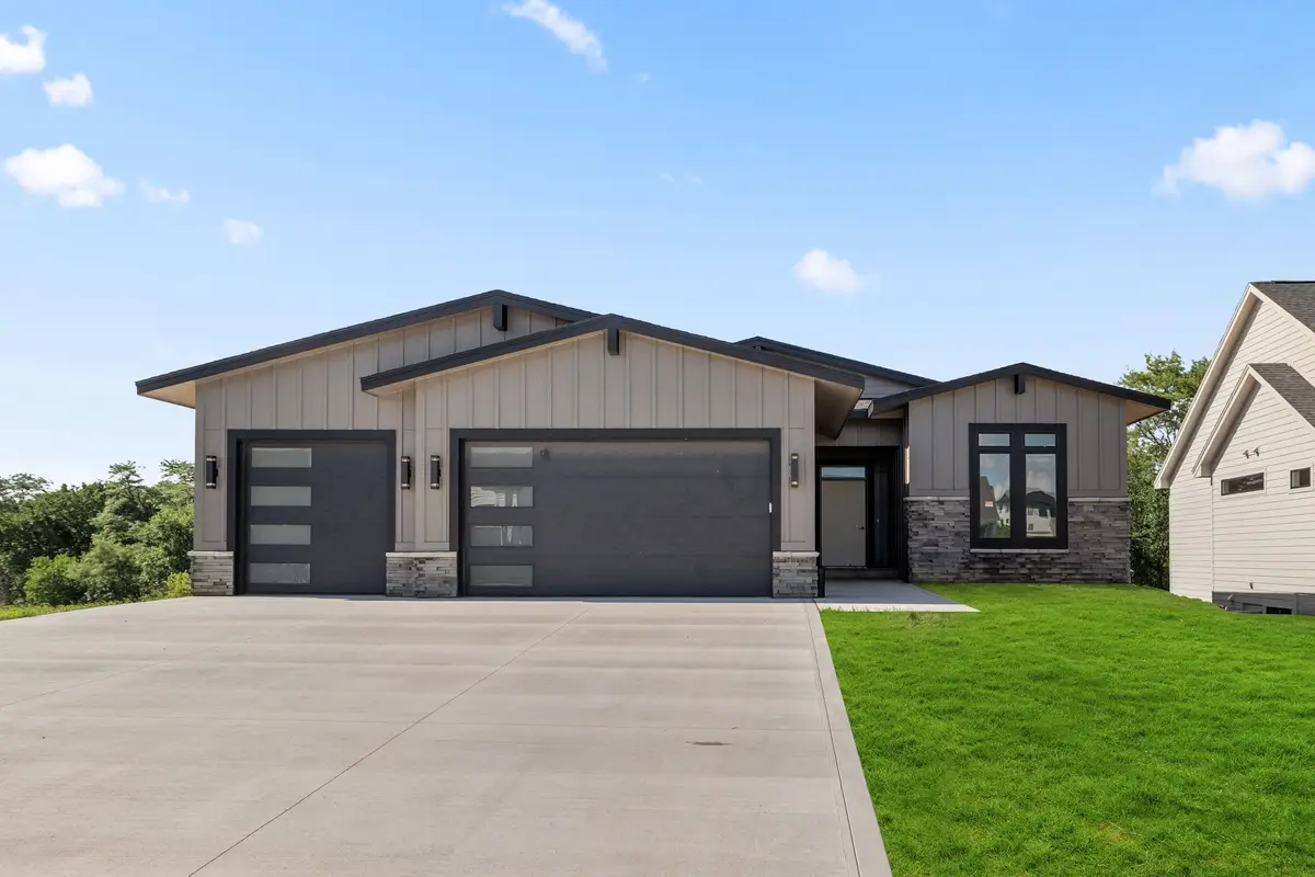 16515 Ironwood Lane, Urbandale, IA 50263 - #1