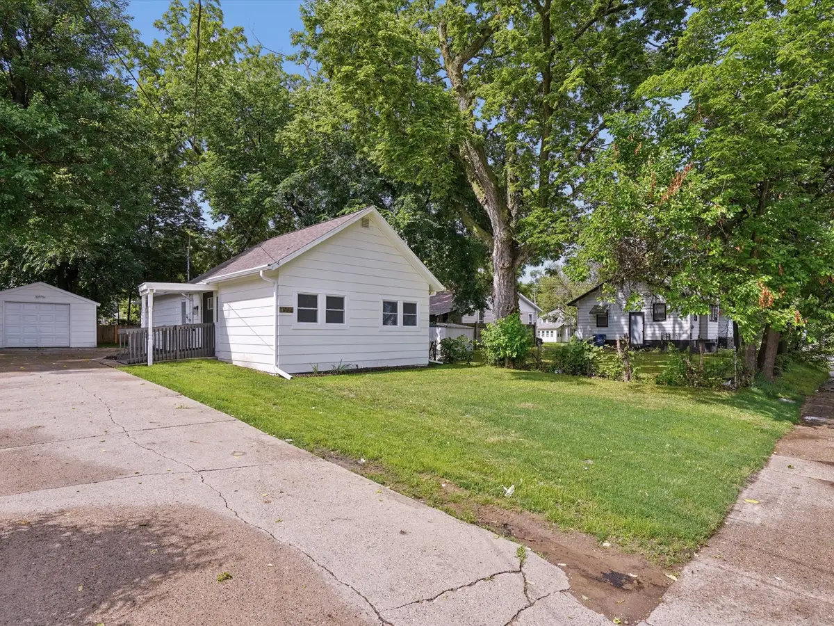 1954 Lincoln Avenue, Des Moines, IA 50314 - #1