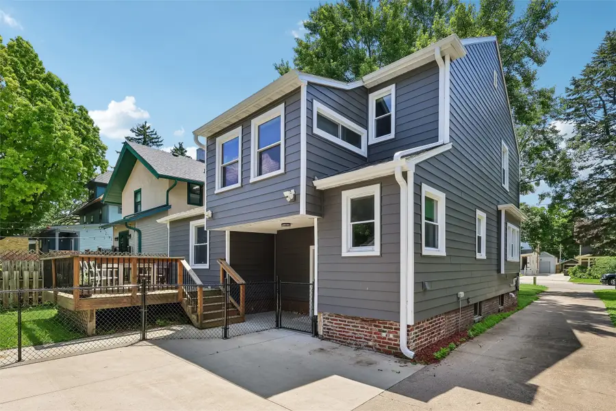 3217 Cottage Grove Avenue, Des Moines, IA 50311 - #3