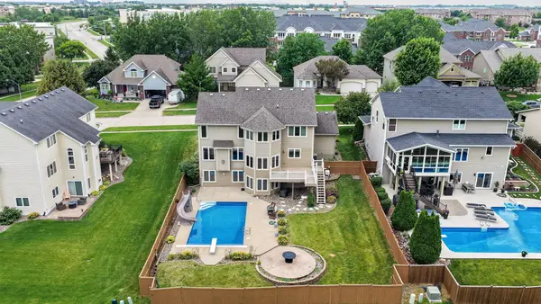 274 S 62nd Street, West Des Moines, IA 50266