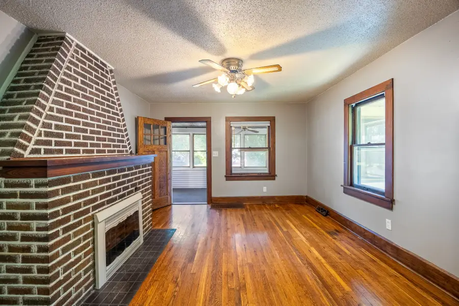 3310 4th Street, Des Moines, IA 50313 - #3