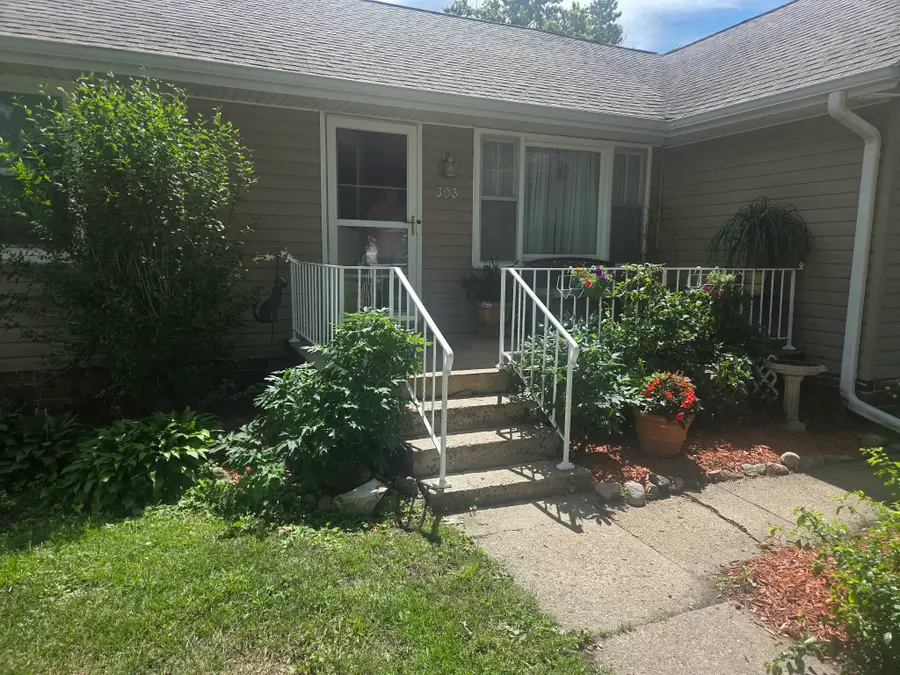 303 14th Street, Grand Junction, IA 50107 - #2
