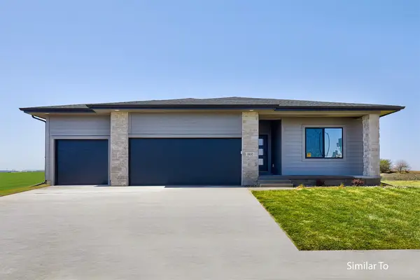 8205 Mahon Court, Johnston, IA 50131