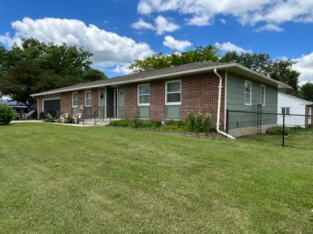 409 E 10th Street, Tama, IA 52339 - #1