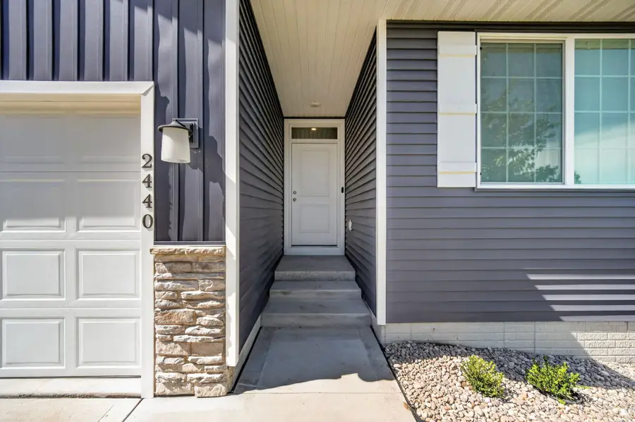 2440 E Kenyon Avenue, Des Moines, IA 50320 - #2