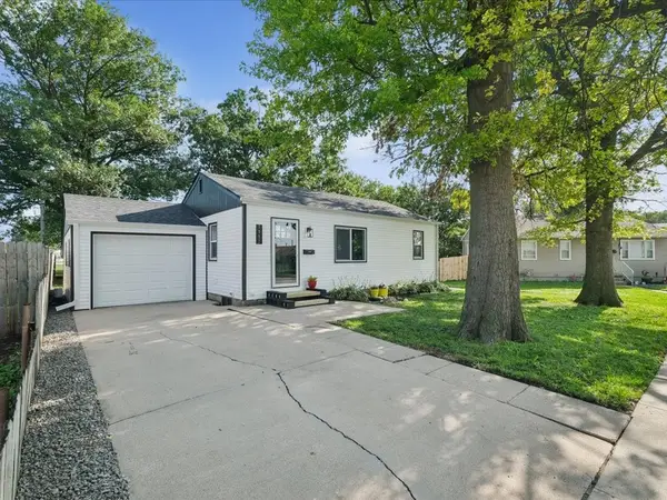 1117 W Desmont Drive, Knoxville, IA 50138