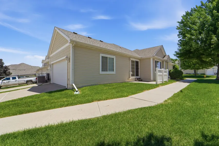 15448 Walnut Hills Drive, Urbandale, IA 50323 - #3
