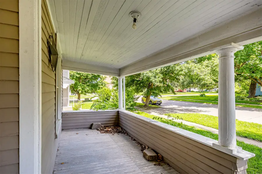 402 W Ashland Avenue, Indianola, IA 50125 - #2