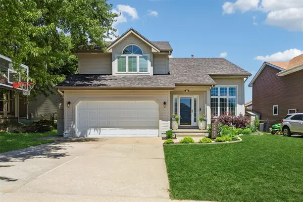 6805 Brookview Drive, Urbandale, IA 50322