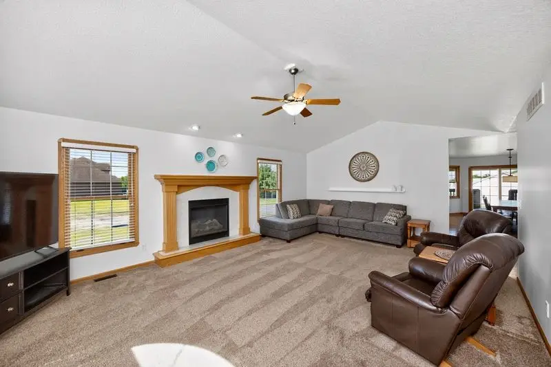 5764 NW 3rd Court, Des Moines, IA 50313 - #3
