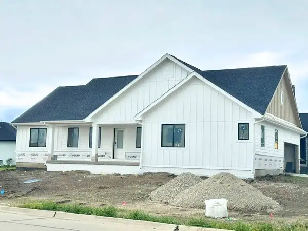 4324 Westgate Parkway, Clive, IA 50325