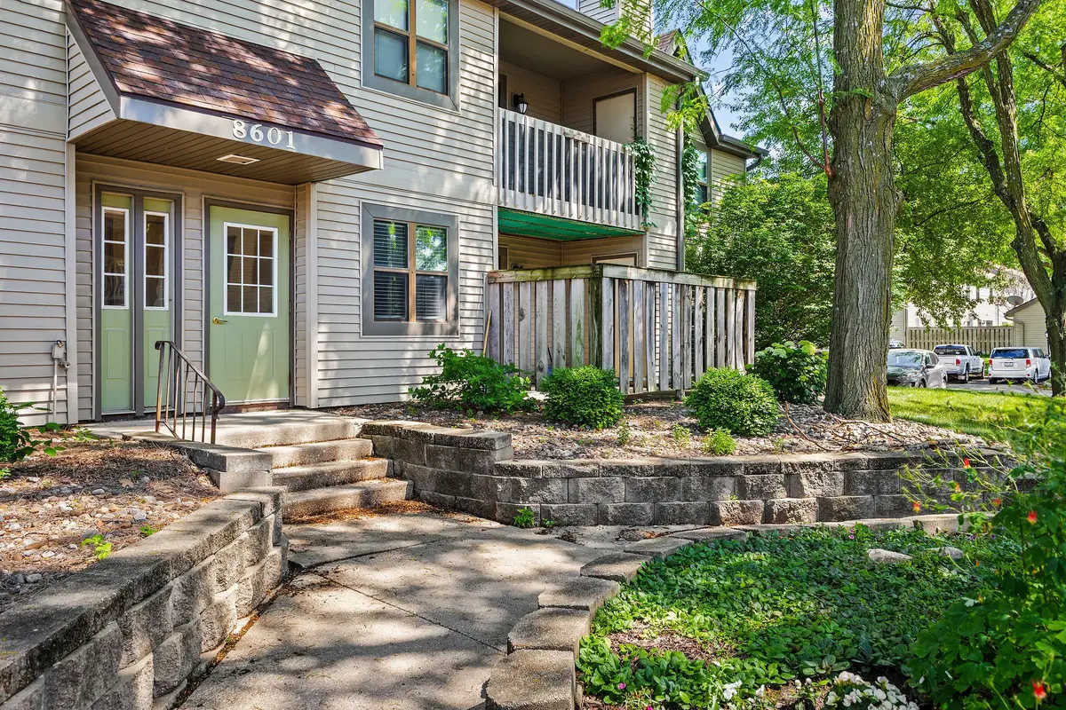 8601 Alpine Drive #D, Urbandale, IA 50322 - #1