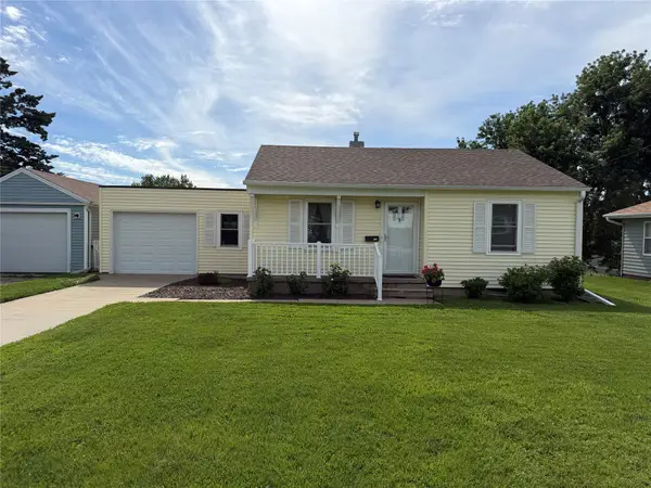 309 E 20th Street S, Newton, IA 50208