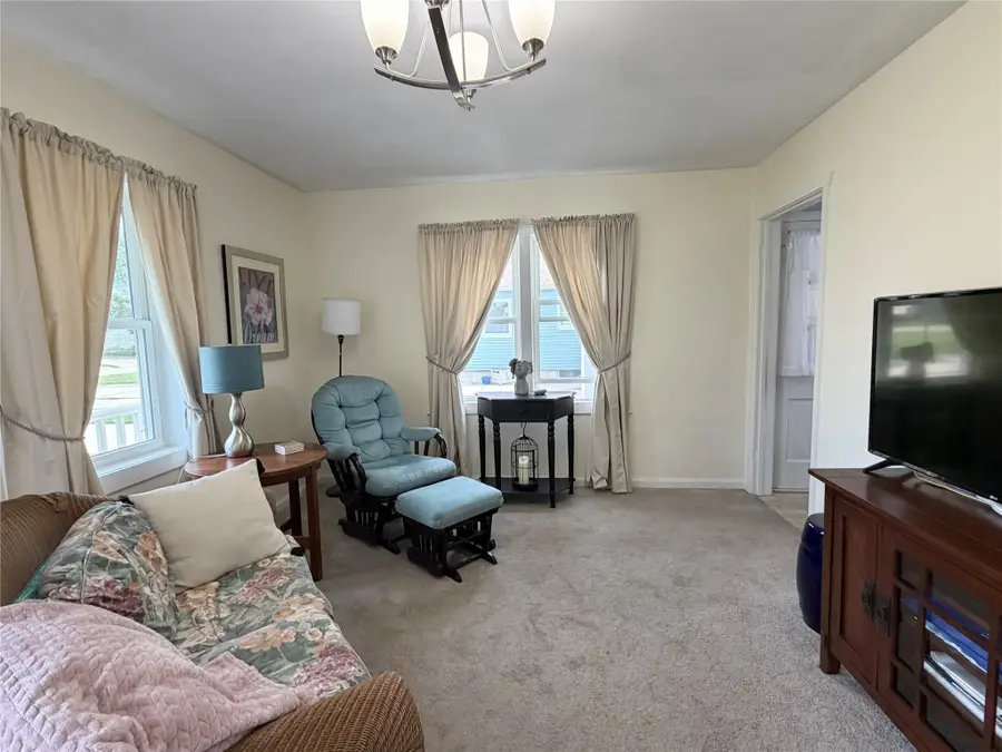 309 E 20th Street S, Newton, IA 50208 - #3