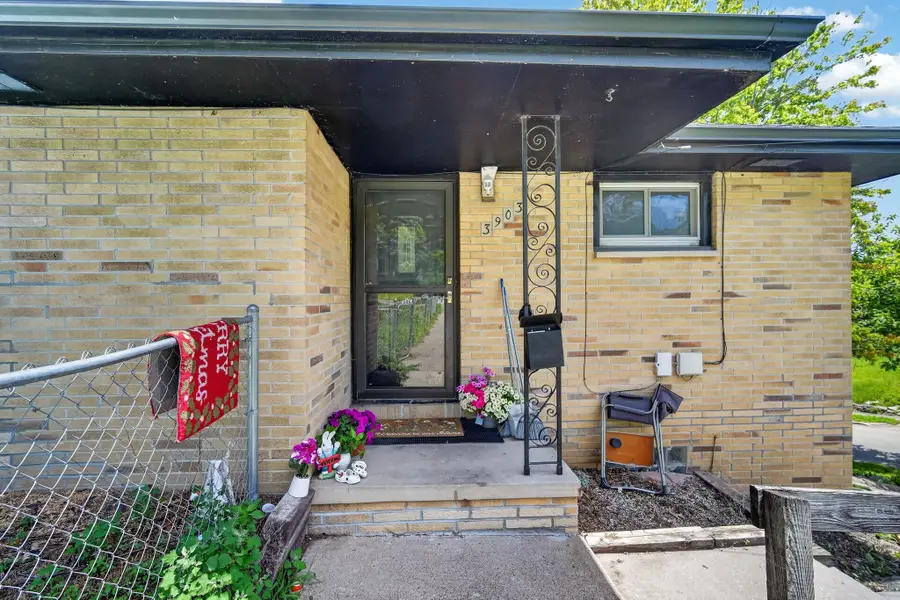 3903 Oakshire Road, Des Moines, IA 50310 - #2