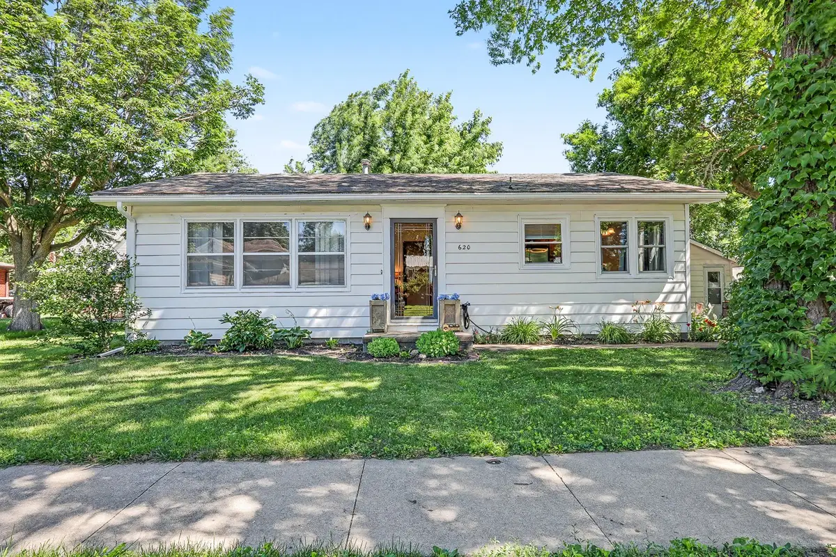 620 Madison Street, Pella, IA 50219 - #1