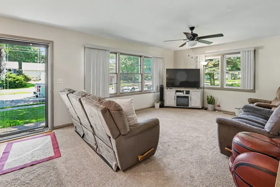 620 Madison Street, Pella, IA 50219 - #3
