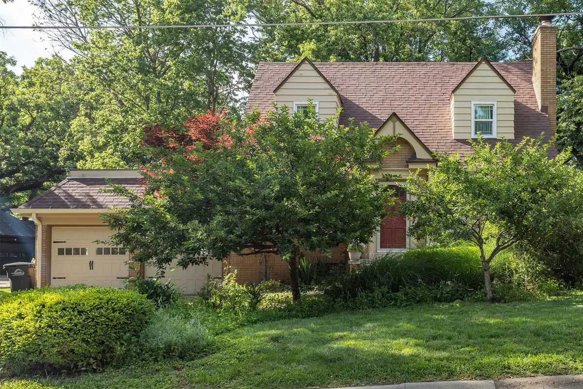 5905 Walnut Hill Drive, Des Moines, IA 50312 - #1