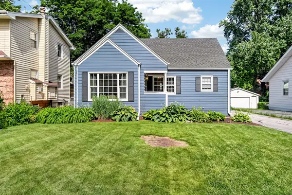 2115 40th Place, Des Moines, IA 50310