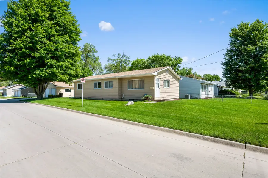 2021 E 22nd Street, Des Moines, IA 50317 - #3