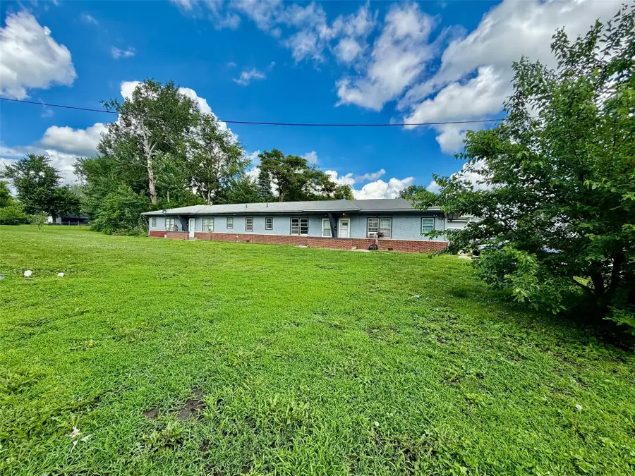 910 N 6th Avenue E, Newton, IA 50208 - #3