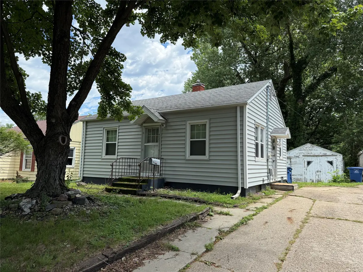 4121 Oxford Street, Des Moines, IA 50313 - #1