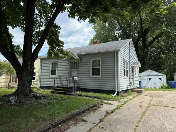 4121 Oxford Street, Des Moines, IA 50313