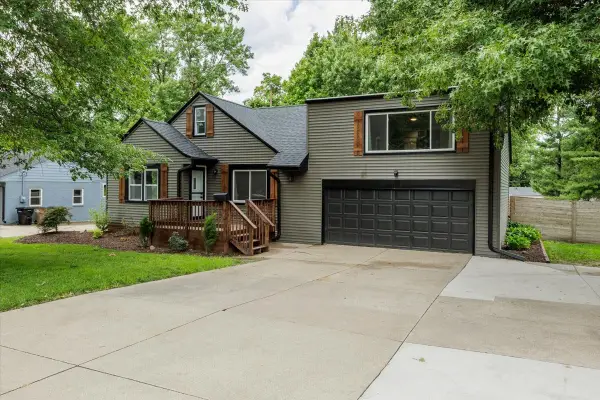 1244 70th Street, Windsor Heights, IA 50324
