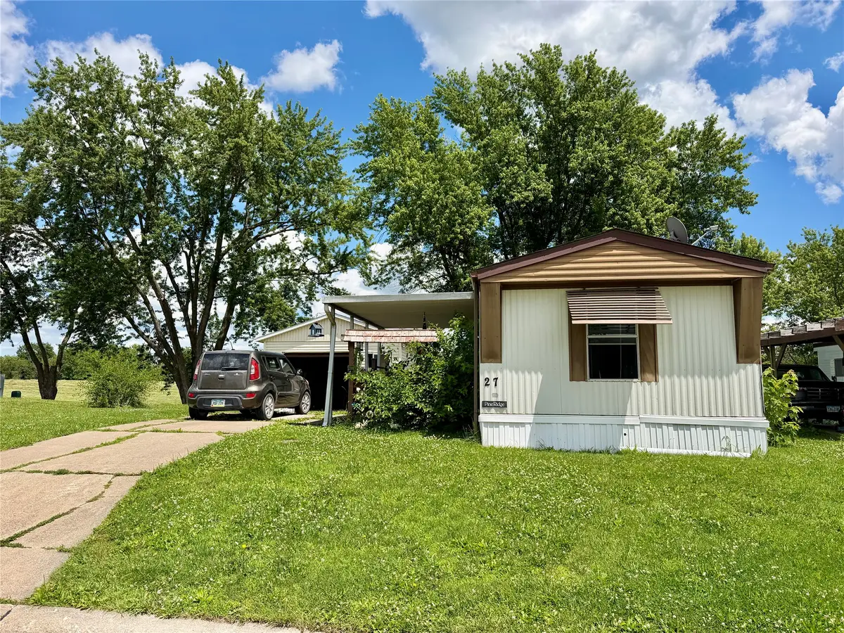 500 Hyvee Road #27, Chariton, IA 50049 - #1
