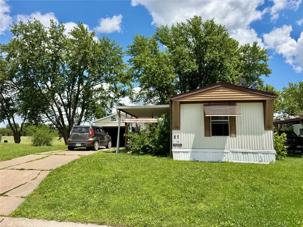 500 Hyvee Road #27, Chariton, IA 50049