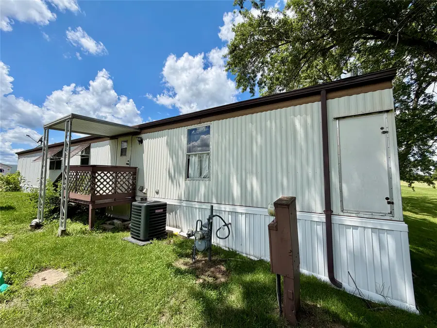 500 Hyvee Road #27, Chariton, IA 50049 - #3