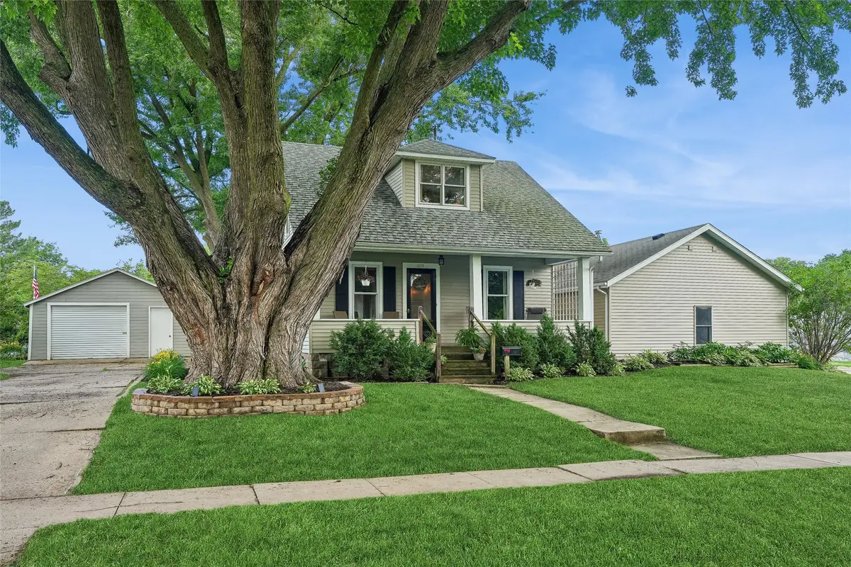 1015 W 2nd Street, Pella, IA 50219 - #1