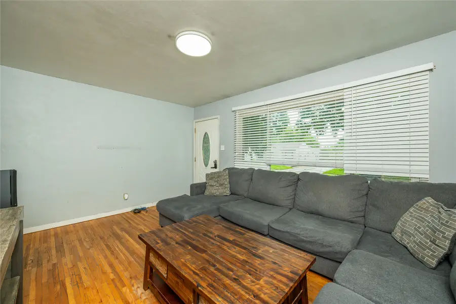 3504 27th Street, Des Moines, IA 50310 - #2